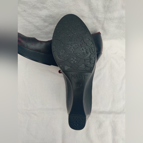 Naot Mary Jane Style Wedge Size 37 - Picture 8 of 8